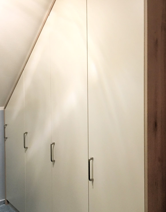 Einbauschrank unter Dachschräge Einbauschrank unter Dachschräge
