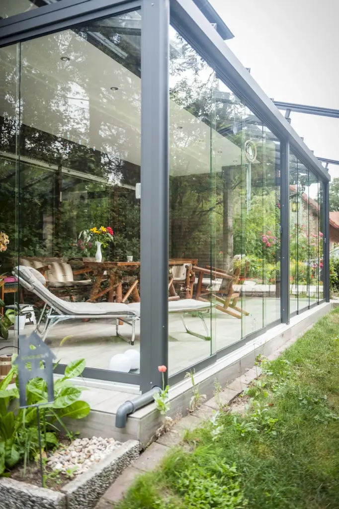 Sommergarten mit integrierter Beschattung