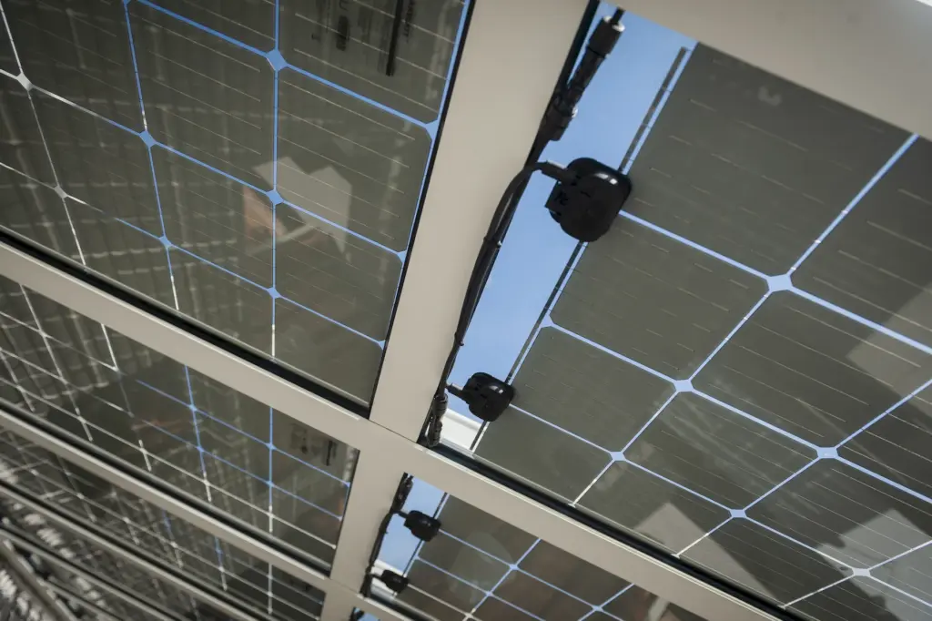 Terrassendach mit PV Modulen