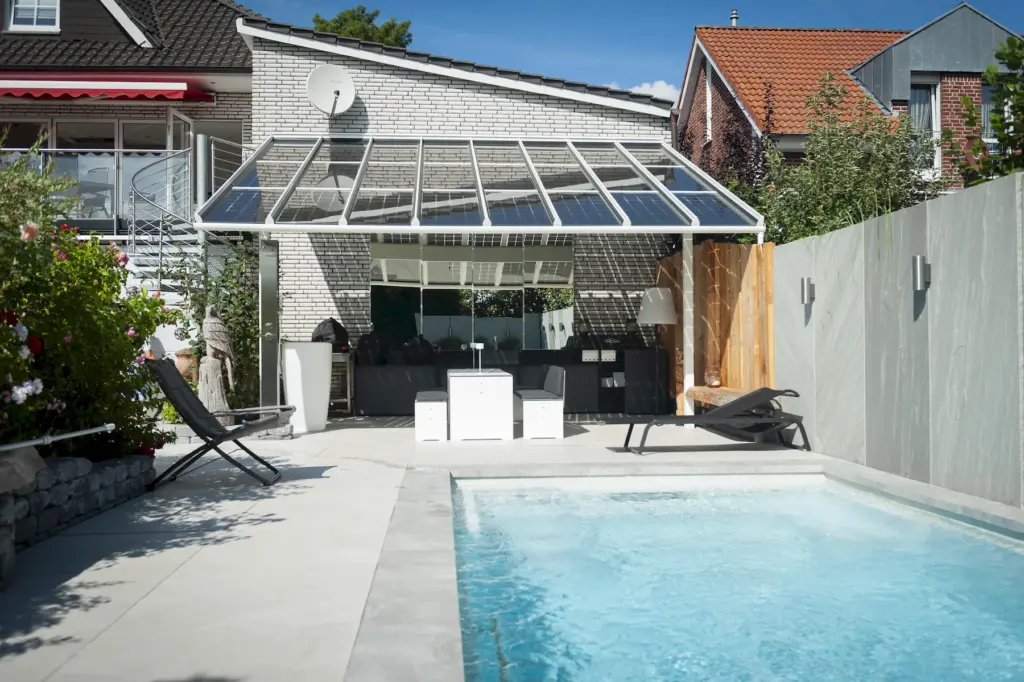 Terrassendach mit PV Modulen