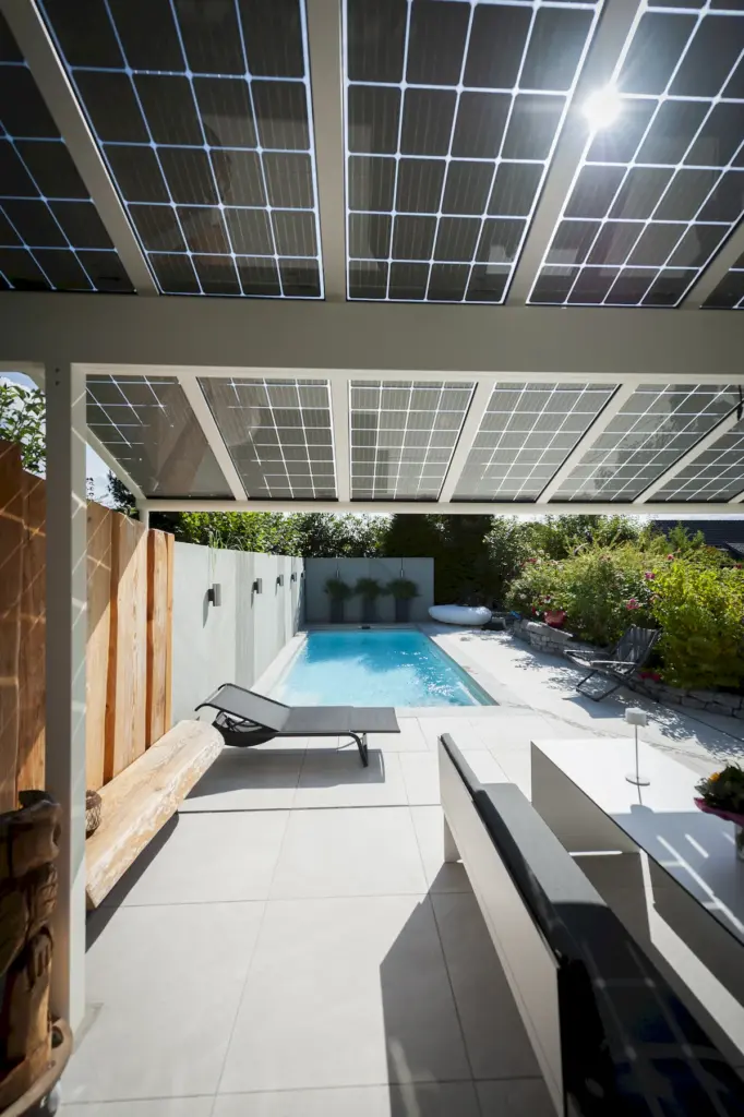 Terrassendach mit PV Modulen