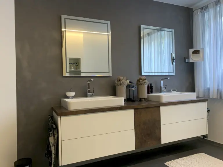 Badezimmer mit Raumteiler