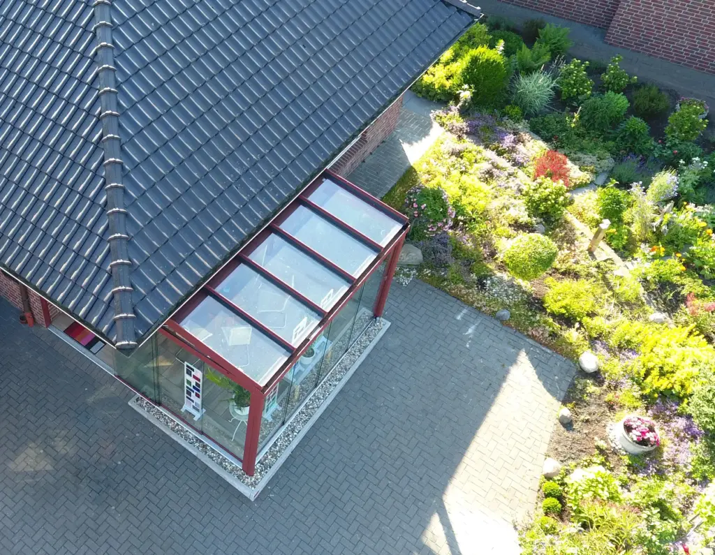 Gartenzimmer, Sommergarten in Rot