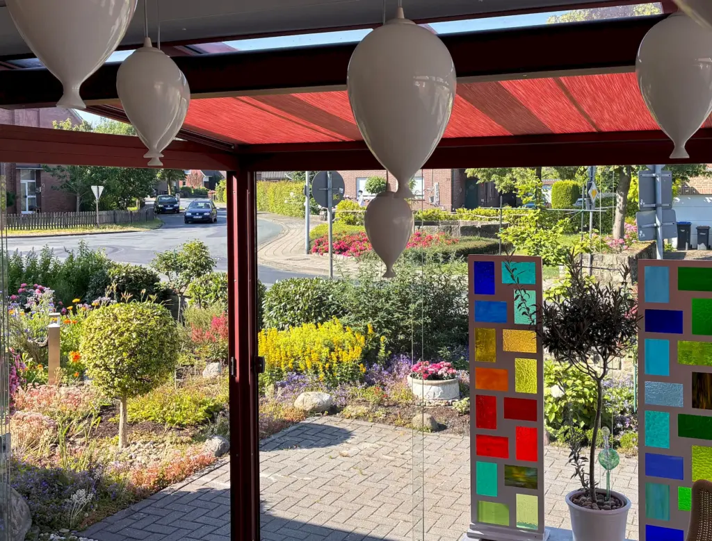Gartenzimmer, Sommergarten in Rot
