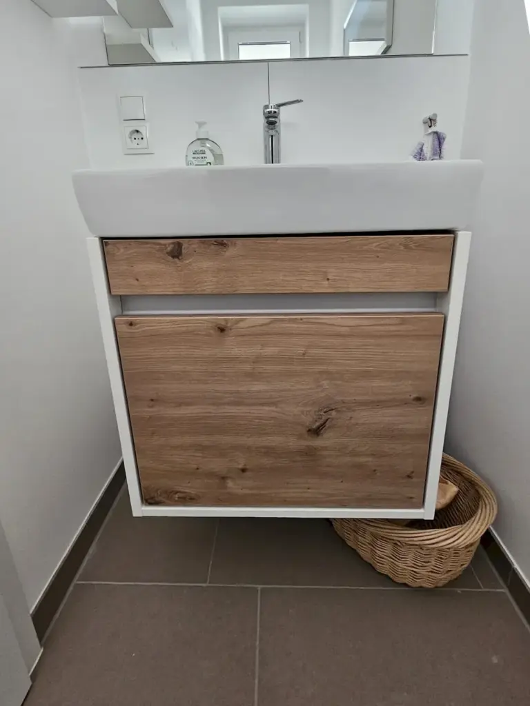 Waschtisch mit Unterschrank
