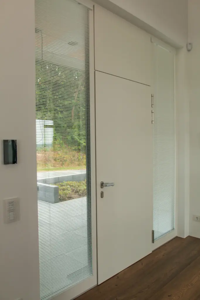 Eingangstür mit Glas Seitenteil