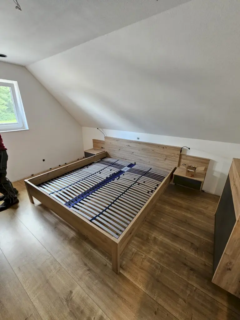 Bettkasten mit Seitenteilen in individuellem Schlafzimmer