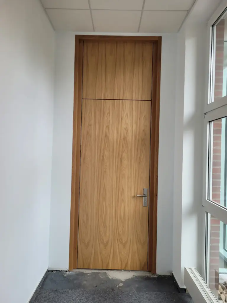 Objekt- Büroeinrichtungen aus Holz
