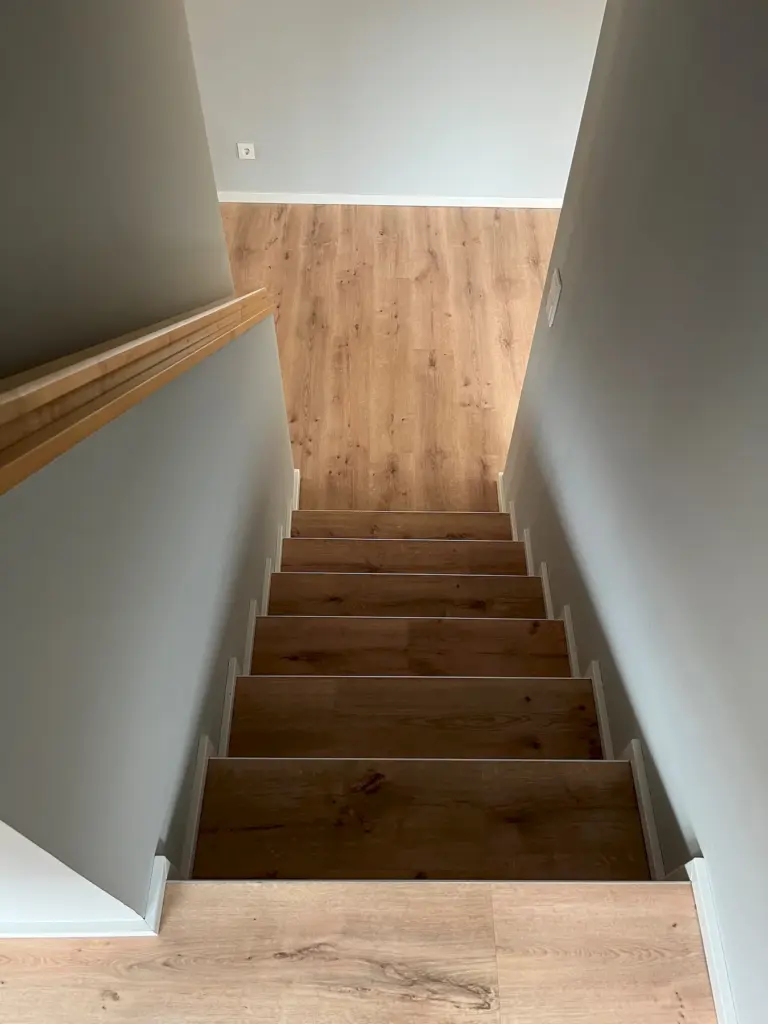Gesamtmodernisierung: Treppe, Bad, Küche, HWR