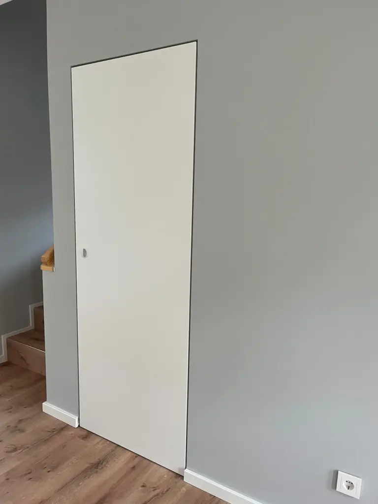 Flächenbündige Innentür