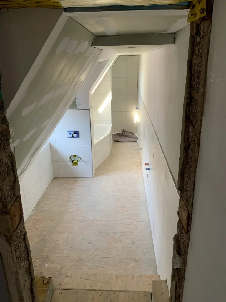 Fortschritt während der Baumaßnahme an einem Badezimmer