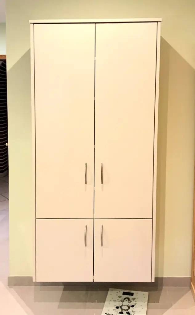 Badzimmerschrank 2-flügelig, schwebend